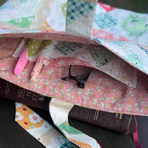 Bee Vintage Bible Bag - Bible Sleeve - Bible Cover - Large book sleeve