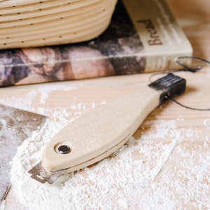 RUSTIC BAKER Bread Lame With Beech Handle, Bread Scoring Tool, Dough Scoring  Equipment, Grignette, Sourdough Bread Accessory 