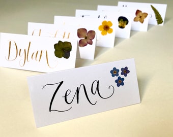 Pressed Flower Place Cards - Handwritten Calligraphy Name Cards for Weddings - Botanical Table Place Settings