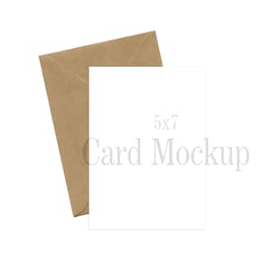 Cartão de felicitações vertical 5x7 e maquete de envelope kraft | PSD Photoshop | Camada de objeto inteligente | Download digital fácil Fundo mutável