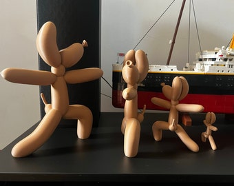Postura de yoga del perro guerrero con globos / Virabhadrasana 2 / Decoración peculiar para el hogar