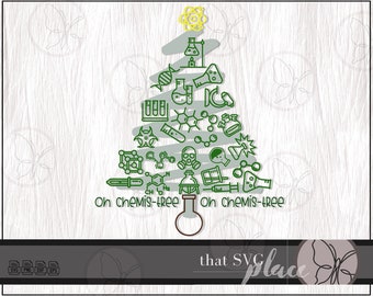 Pode incluir: Um design de árvore de Natal verde e branco com uma estrela no topo. A árvore é composta por vários ícones relacionados à ciência, incluindo béqueres, tubos de ensaio, moléculas e uma máscara de gás. O texto "Oh chemis-tree" está escrito abaixo da árvore.