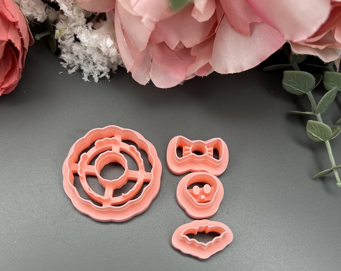 Creepy Wreath Polymer Clay Cutter - Perfect for Halloween Crafts and Decorations