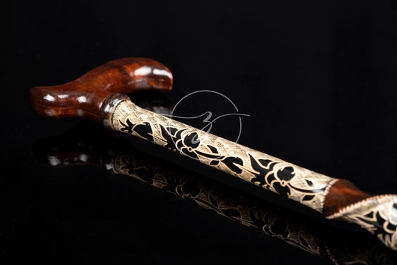 Elegant Twisted Cornel Wood Walking Stick: Handcrafted Cane for Men and Women - Stylish & Functional