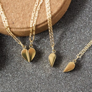 Heart Stone Magnetic Couple Necklace Set For Women And Men, Attractive  Pendant Magnet Red Heart Necklace From Xiteng04, $1.38