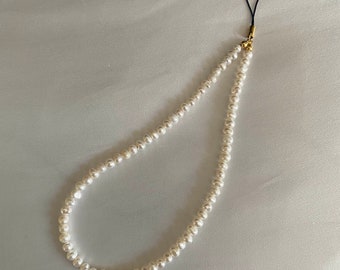 Plain real pearl phone strap |  Pearl Beaded Phone Strap, pearl phone charm, iphone strap, android strap | Perle phone strap