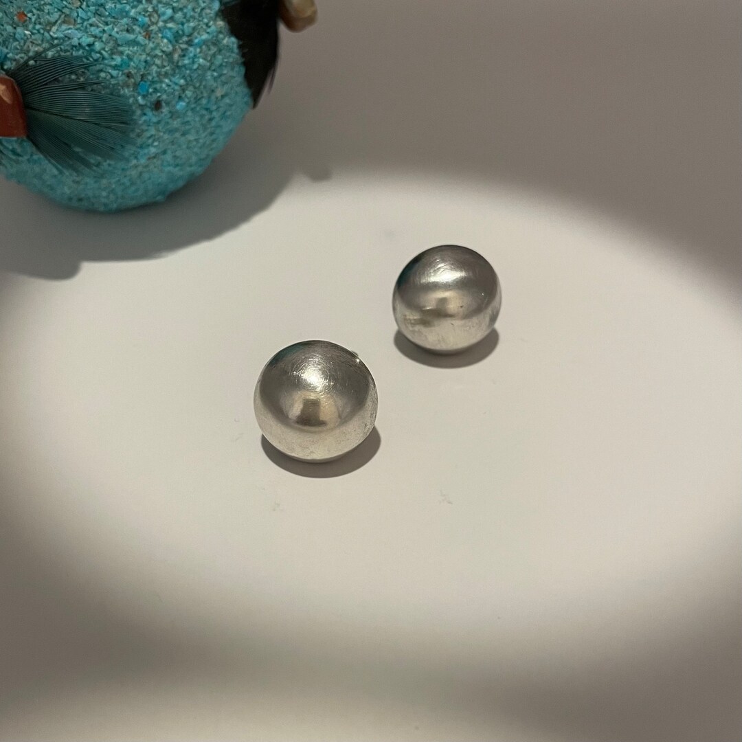 4.5 inch Graduated Navajo Pearl Earrings main image 0