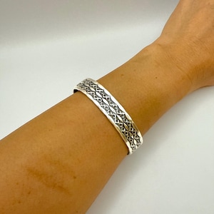 Brazalete de plata de ley con sello de Sunshine Reeves, talla 14 cm, estilo nativo americano, navajo, hecho a mano, pieza única, estilo suroeste, bohemio, hippie.