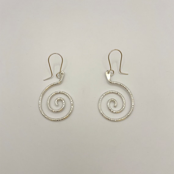 Heard Artist Vintage Native American Zuni Coral Spiral Sterling Silver Earrings Heard Artist Vintage Native American Zuni Coral Spiral Sterling Silver Earrings
