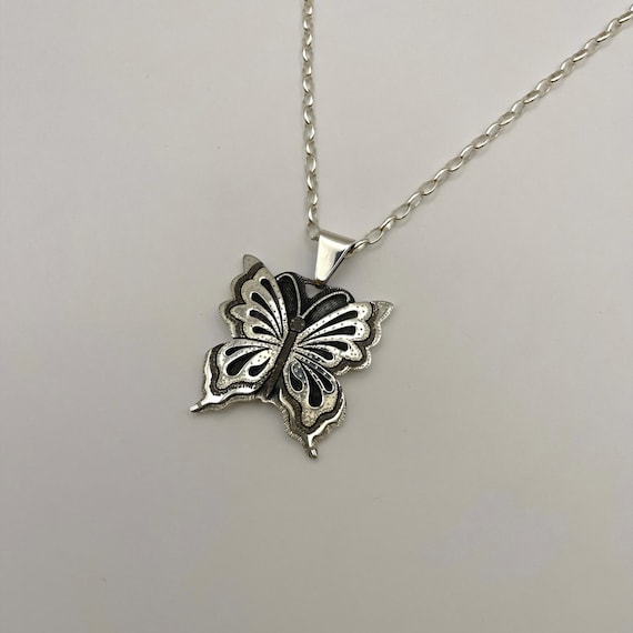 ネックレス HOPI BUTTERFLY NECKLACE TOP Hopi Sterling Silver Butterfly Pendant: Native American Overlay