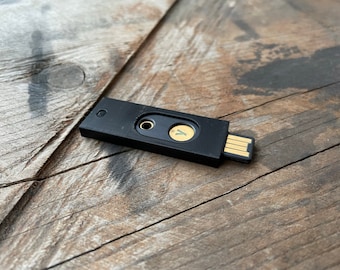 YubiKey 5 NFC - Slideout Hülle/Schlüsselanhänger
