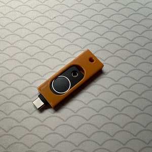 YubiKey 5C C Bio Case - Slideout case/keychain for your yubikey security token