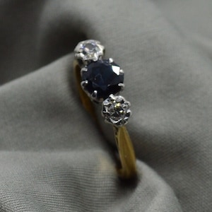 Vintage 18kt gouden trilogiering saffier en diamant - Birmingham 1968/9 - Britse maat L