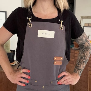 Custom Barber Apron with Pockets Personalized Hairdresser Apron Cross Back Hair Stylist Apron Custom Name Barber Apron Personalized Gift