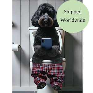 Puede incluir: Un juego de tres tazas de cerámica con un acabado mate moteado. Las tazas son de color crema, gris claro y gris oscuro. Cada taza tiene un diseño simple y minimalista, ideal para café o té.