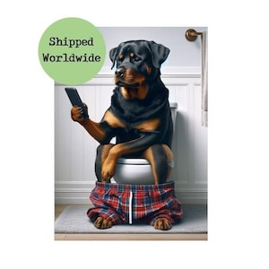 Rottweiler seduto sul water con stampa del telefono cellulare - Immagine di Rottie Rotty - Cane divertente con cellulare Immagine di animale Bagno Arte murale Regalo