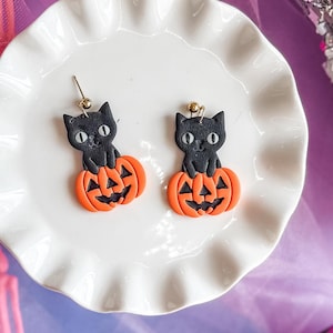 Brincos de gato e abóbora que brilham no escuro: pingentes de argila para Halloween
