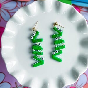 Boucles d'oreilles symbole mathématique alligator : bijoux tige pour enseignant