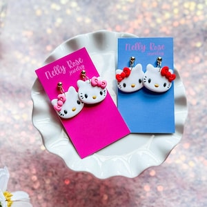 Pendientes de gatito caprichosos, pendientes de gato estilo kawaii, joyería de cara de gato blanco con lazo, gato blanco de dibujos animados juguetón con lazo