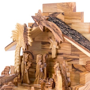 Presepe rustico in legno d&#39;ulivo intagliato a mano 9,1&quot; con bordi naturali, presepe per interni in legno d&#39;ulivo della Terra Santa, regalo per decorazioni natalizie per la casa