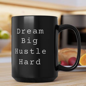 Dream Big Hustle Hard Motivationstasse | Blei & BPA-frei | Inspirierende Kaffeetasse | 11 Unzen weiße Keramik | Perfektes Geschenk für Unternehmer