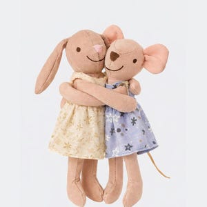 Ratón o conejito de peluche en miniatura - Muñeca de tela para casa de muñecas - Inspirado en Maileg - Escala 1:12