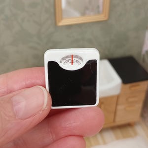 Miniature Dollhouse Bathroom Scale - 1:12 - Black & White Dollhouse Accessory