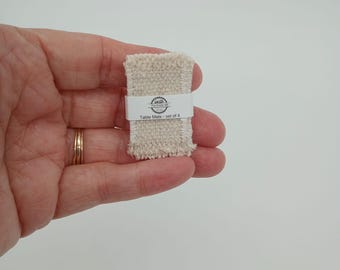Miniaturowe podkładki pod talerze w kształcie domku dla lalek - podkładki na stół w stylu wiejskim - skala 1:12