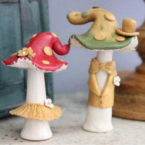 cake topper, wedding cake topper, mushroom, clay cake topper, bride and groom, personilized cake topper, polymer clay cake topper, handmade