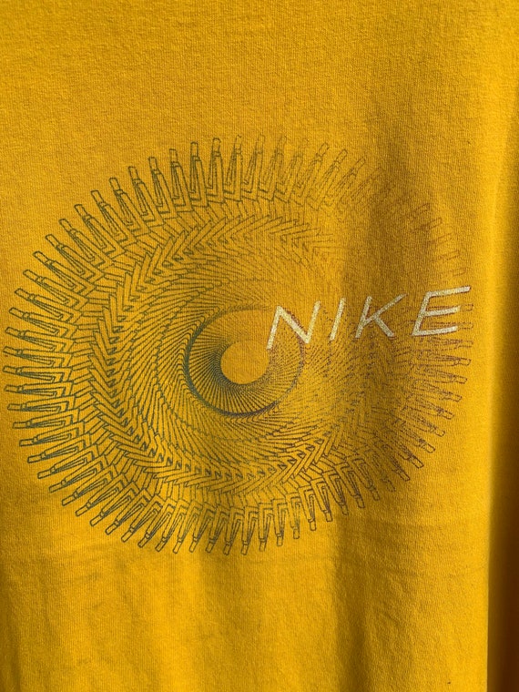 Vintage 90s-00s Nike T-shirt Size M - image 2