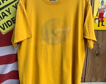 Vintage Nike T-shirt från 90-00-talet, storlek M