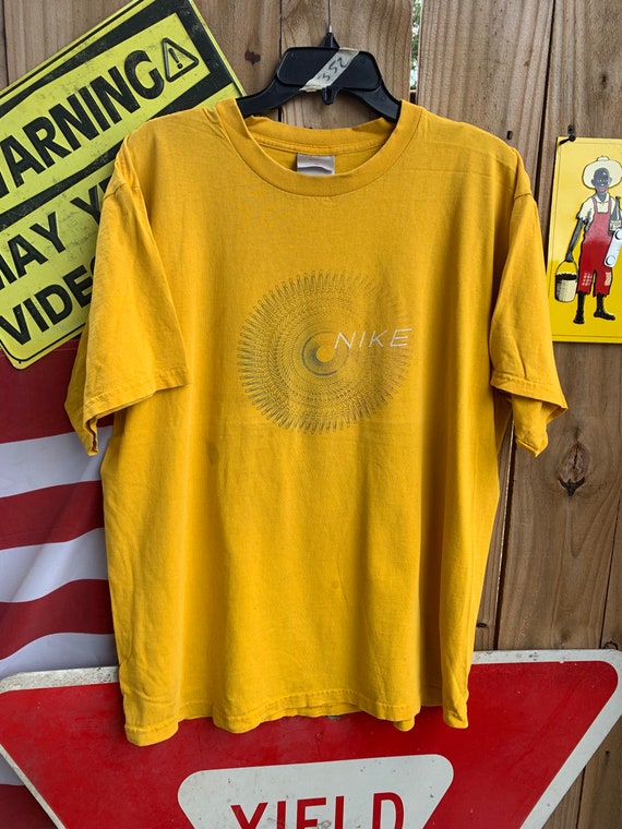 Vintage 90s-00s Nike T-shirt Size M - image 1