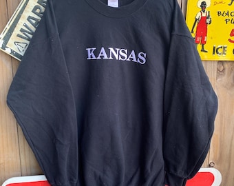 Vintage Y2K Black Gildan crewneck sweatshirt with embroidered Kansas graphic streetwear Size L