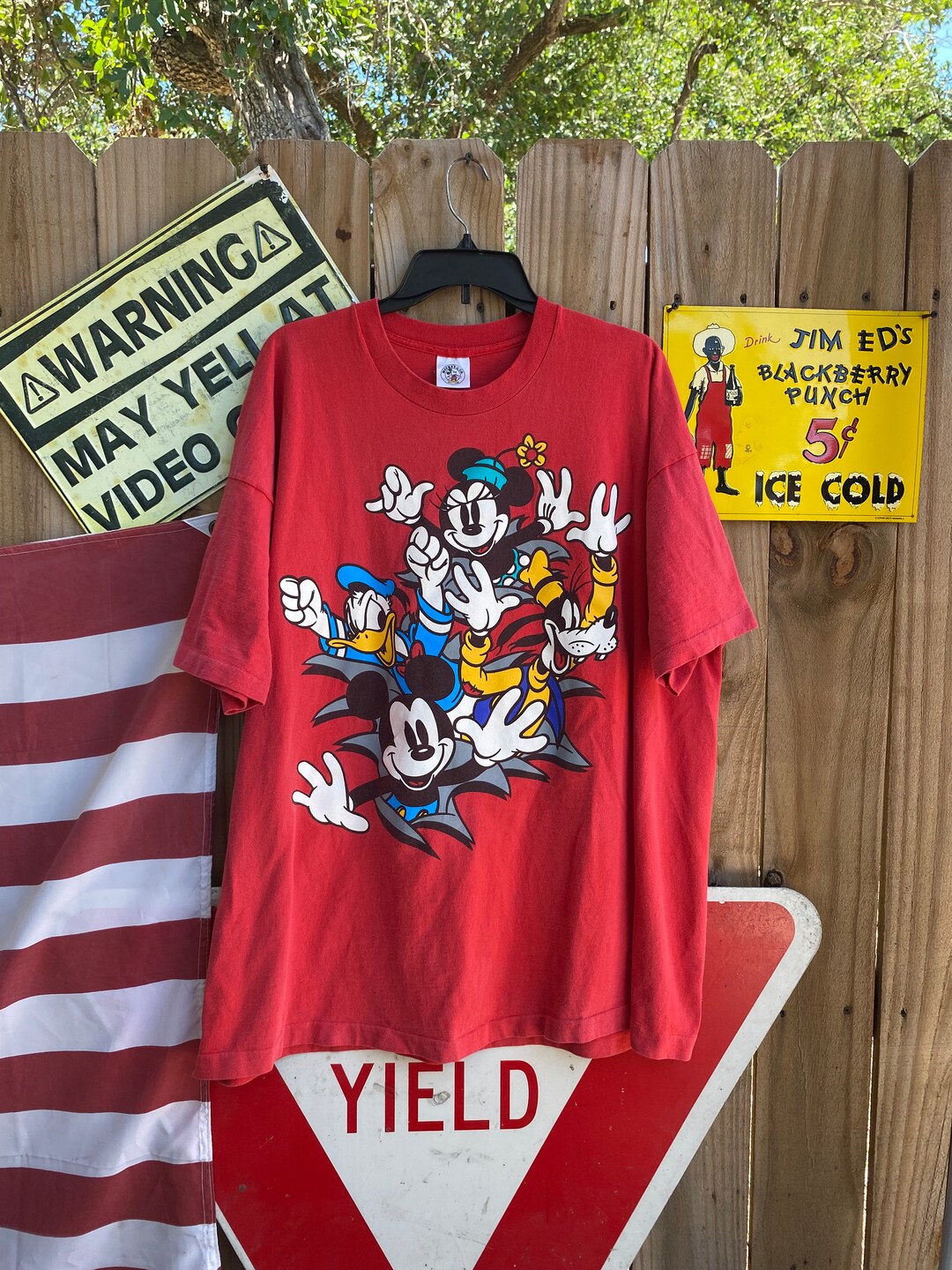 90s Tシャツ　Mickey & Co. Vintage T-Shirt Vintage 90s Mickey Mouse Disney Mickey & Co Red Shadow