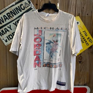 Vintage zeer zeldzame 1991 Michael Jordan Chicago Bulls Skybox Card T-shirt maat LARGE door Skybox Salem Limited Edition