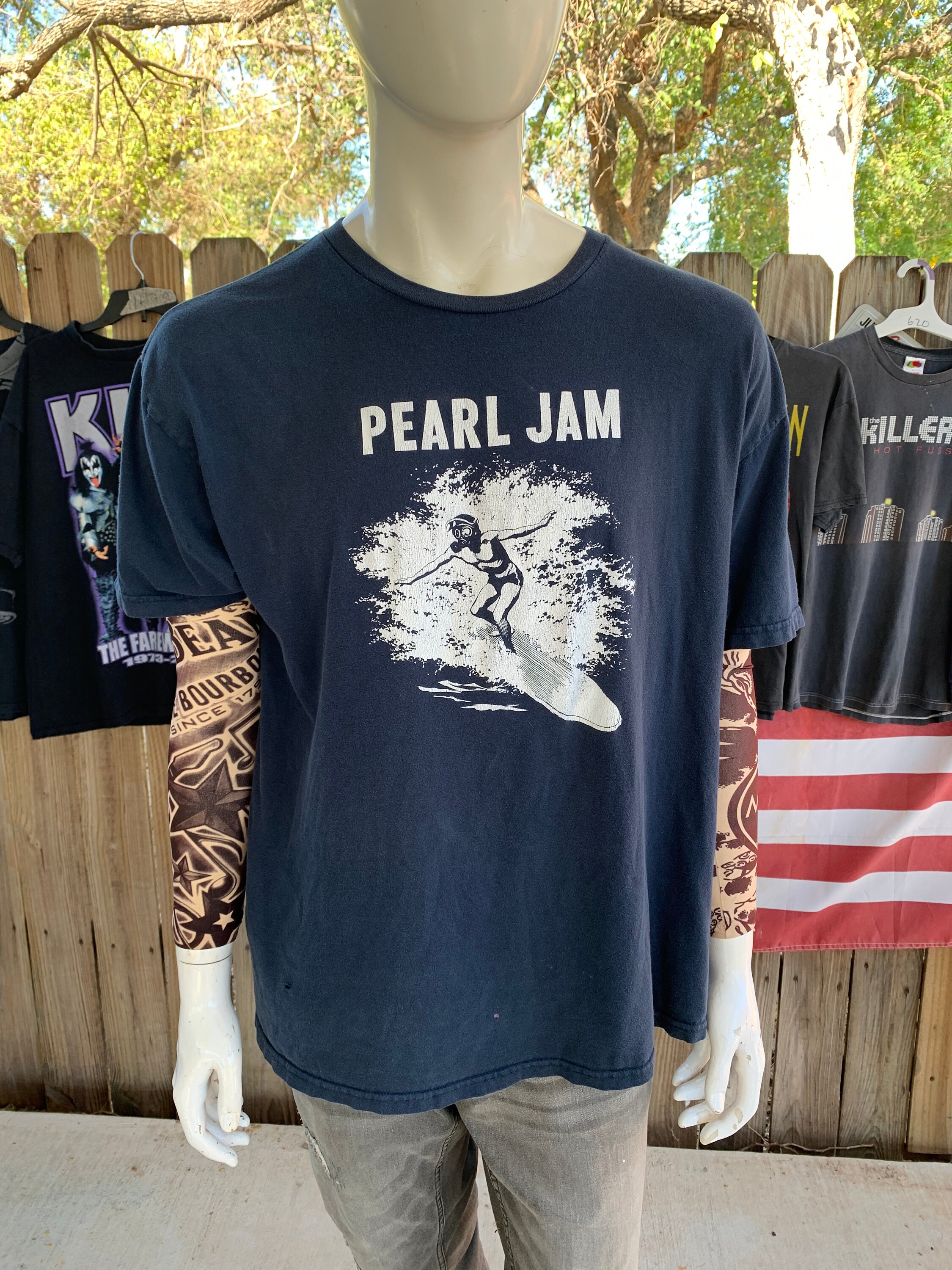 Vintage Y2K Pearl Jam Eddie Vedder Gas Mask Surfing T-shirt size XL