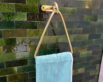 Porte-serviettes triangulaire artisanal marocain en laiton - Fixé au mur