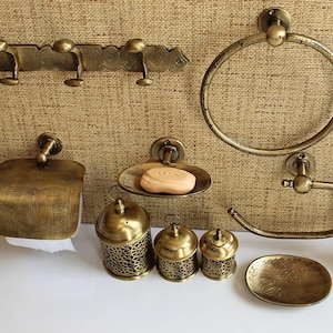Set di accessori da bagno in bronzo – Include portasapone, porta carta igienica, porta asciugamani, ganci e 3 lampade a candela