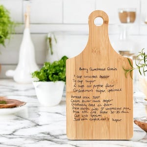 Tagliere personalizzato con ricette scritte a mano: tagliere in bambù inciso come ricordo di famiglia