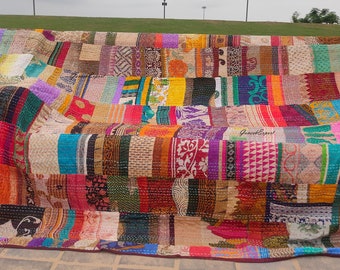Indische Seide und Baumwolle Patola Handgefertigte Patchwork Kantha Quilt 108x90 Zoll