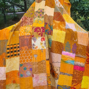 Trapunta indiana - trapunta vintage vecchia Patola seta indiana Sari Kantha trapuntata patchwork in seta e cotone trapunta Patola, copriletto