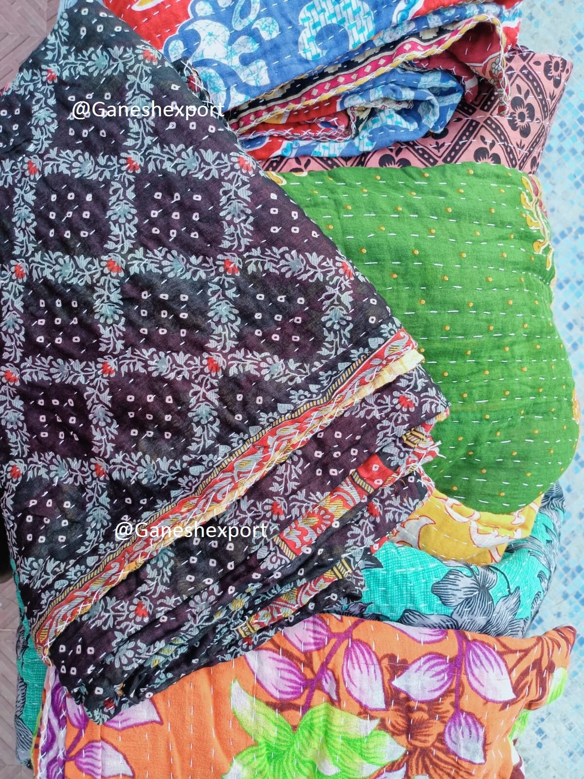 Cubrecama Acolchado Kantha de Algodón Indio con Estampado Mixto de Seda, Hecho a Mano, Reversible, Estilo Étnico Cubrecama Acolchado Kantha de Algodón Indio con Estampado Mixto de Seda, Hecho a Mano, Reversible, Estilo Étnico