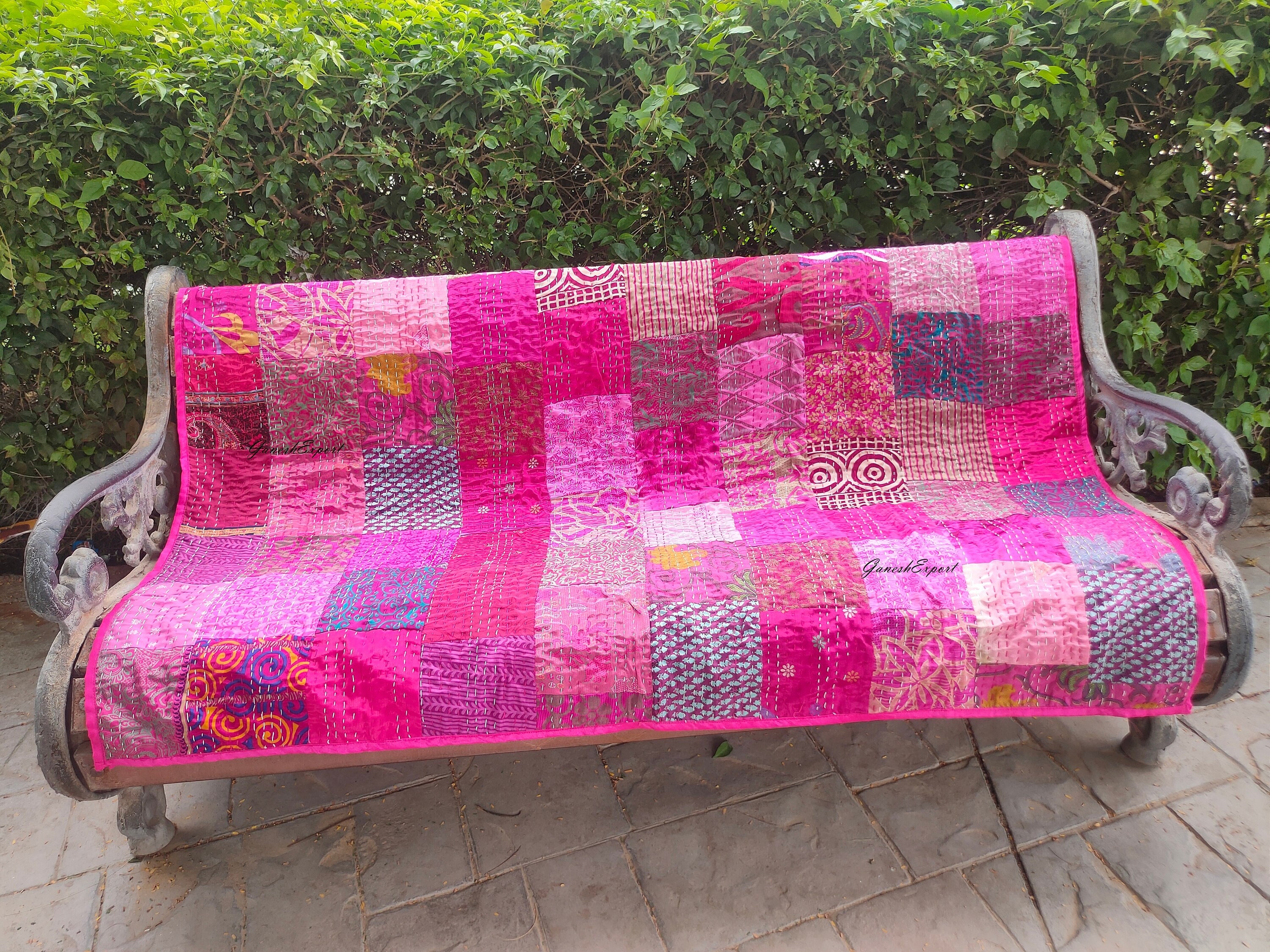 Wholesale Bohemian Silk Patchwork  Kantha Quilt Handmade Vintage Quilts Boho King Size Bedding Throw Blanket Bedspread Quilts For Sale