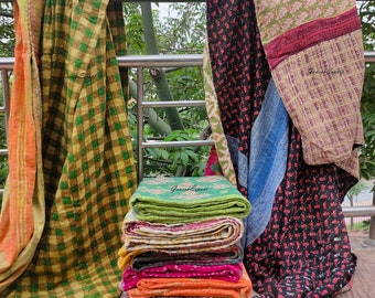 Groothandel veel Indiase vintage Kantha-quilt, handgemaakte omkeerbare deken, sprei, katoen, boho-quilt, boho-quilts te koop