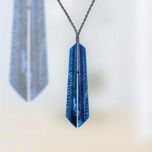 南西地方産ポウナム、大型直線型スプリットペンダント