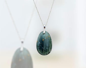 Rare New Zealand Bowenite/ Tangiwai Pendant