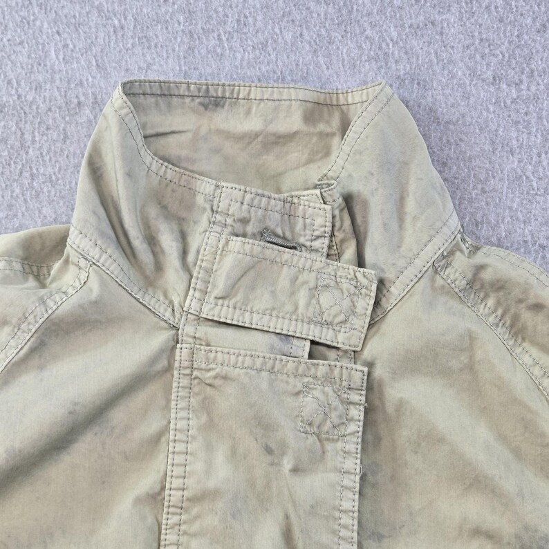 Chaqueta Free People para mujer, talla S, mezcla de algodón teñido con técnica tie-dye, cuello militar, bolsillos, corte corto. imagen 13
