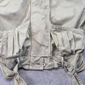 Chaqueta Free People para mujer, talla S, mezcla de algodón teñido con técnica tie-dye, cuello militar, bolsillos, corte corto. imagen 16