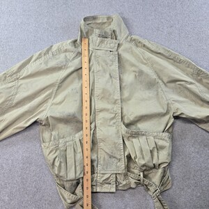 Chaqueta Free People para mujer, talla S, mezcla de algodón teñido con técnica tie-dye, cuello militar, bolsillos, corte corto. imagen 18
