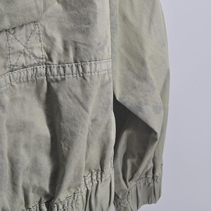 Chaqueta Free People para mujer, talla S, mezcla de algodón teñido con técnica tie-dye, cuello militar, bolsillos, corte corto. imagen 8